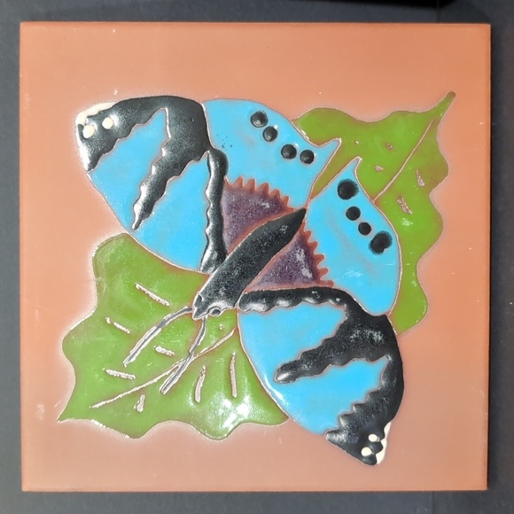 H&R Johnson Set of 2 Ceramic Hand-painted Tiles with Butterfly Design. - Picture 2 of 9